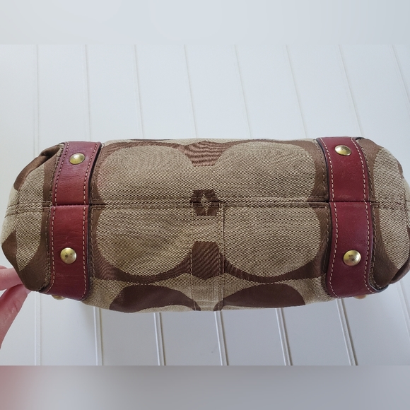 Coach Carly Hobo Bag - Purse - Picture 3 of 15